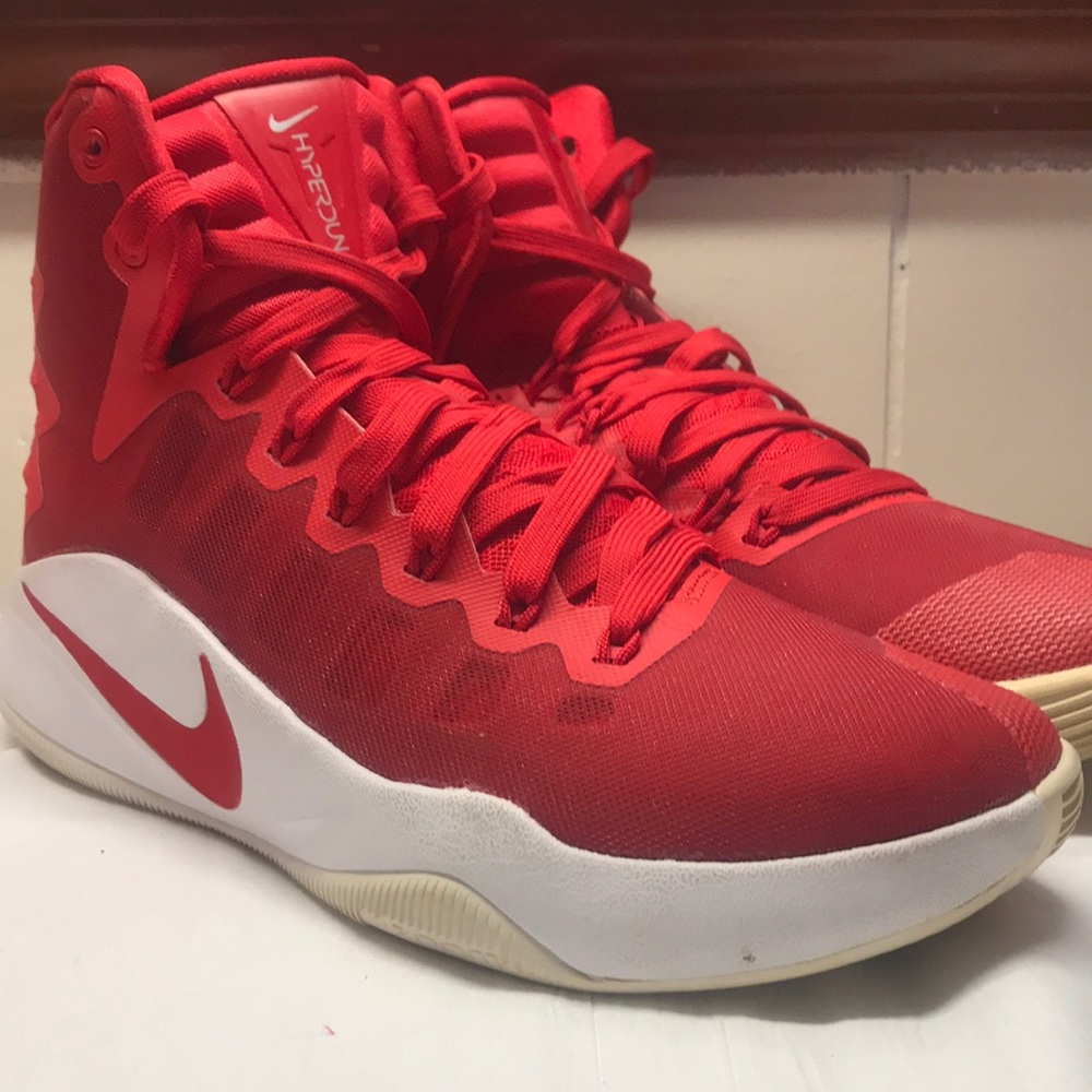 Nike Hyperdunk ‘16 Uni. red size 8